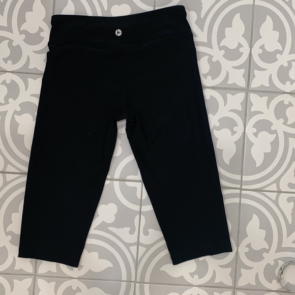 Sport Capris - 90 Degrees - Picture 2 of 8